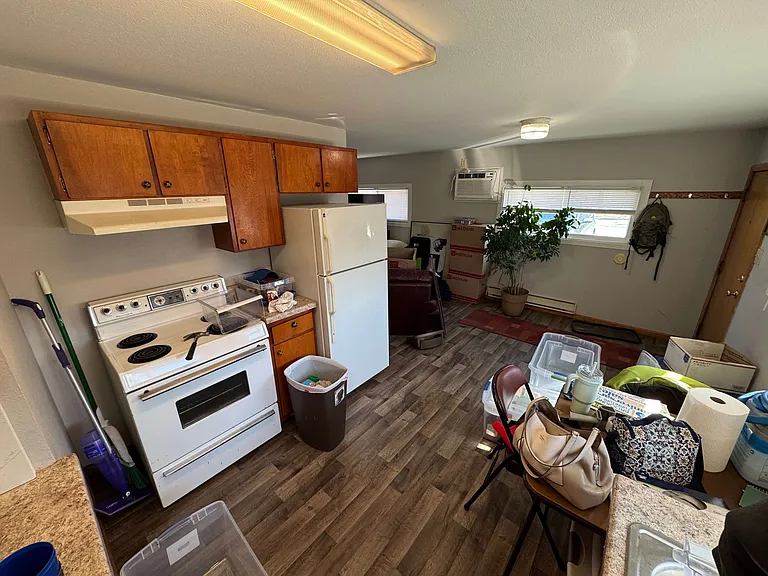 524 1/2 Hansina Ave — Photo 3