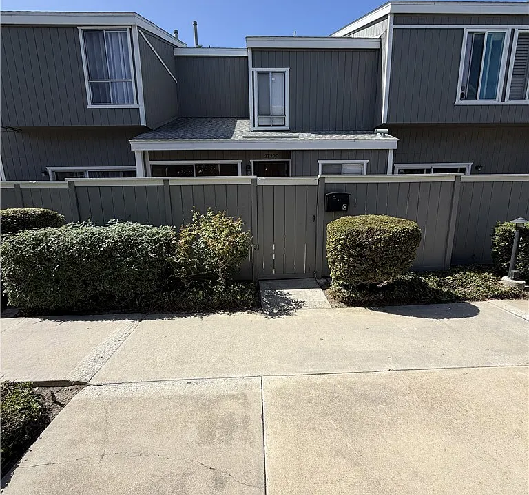 2720 W Segerstrom Ave #C