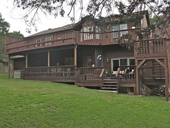 2nd image of 1701 Surrey Hill Dr