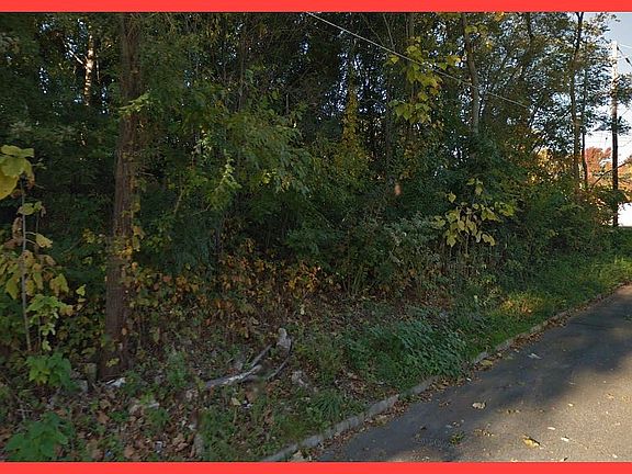 4th image of N Evergreen Ave