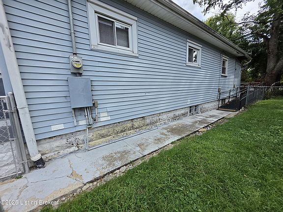 5th image of 3234 Herman St