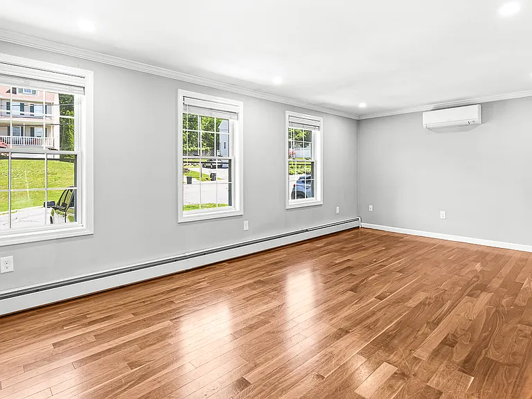 38 Idora Ave — Photo 6