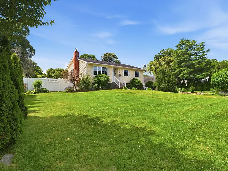 22 Hart St — Photo 3