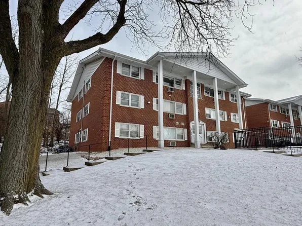 225 Country Club Dr APT 3A, Lake Geneva, WI 53147