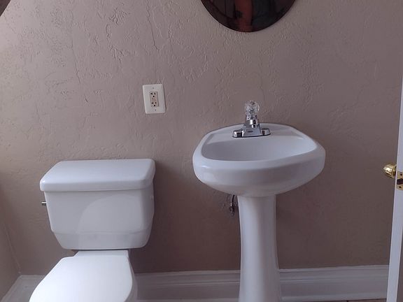 4th image of 248 S Saint Clair St #4
