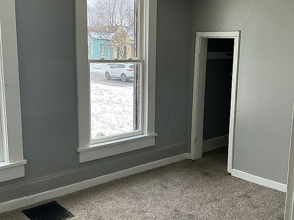 5th image of 306 E North St #1