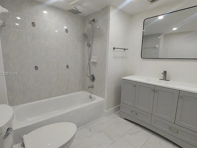 2642 Collins Ave #408 — Photo 6