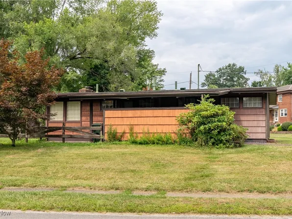 1105 35th St NW, Canton, OH 44709