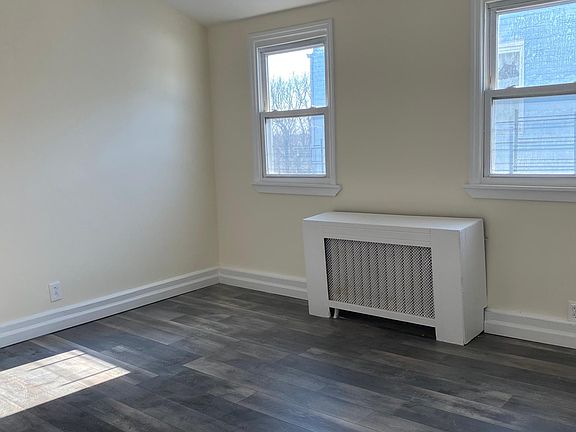 3rd image of 294 Prescott St APT 3