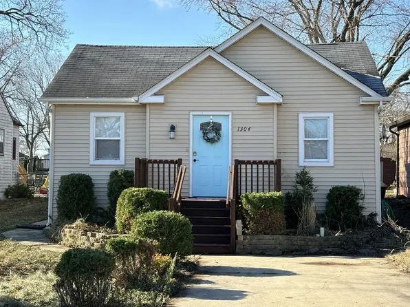 1304 Witchwood Ln, Round Lake Beach, IL 60073