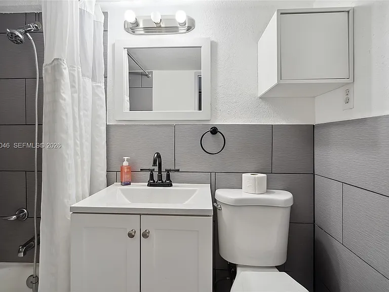 6484 Indian Creek Dr #109 — Photo 11