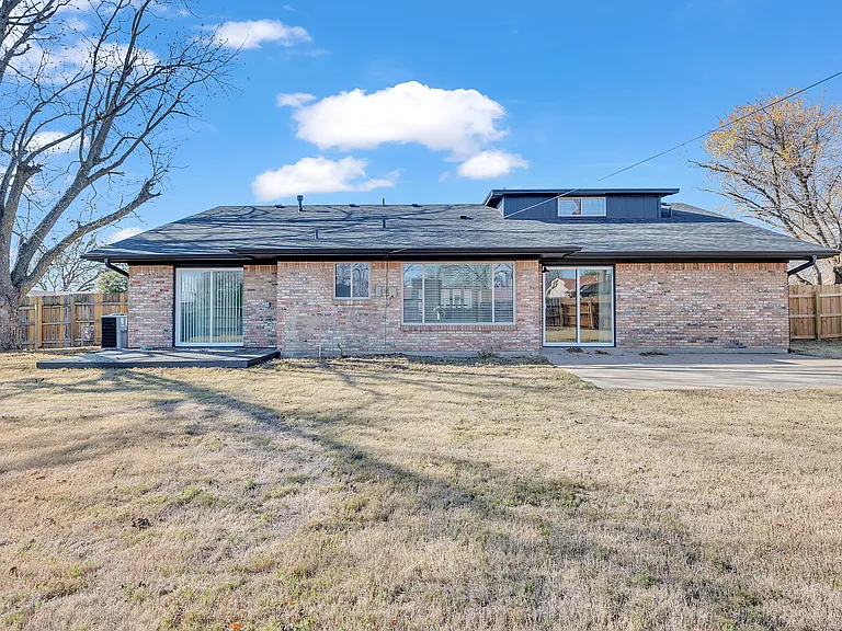 2204 Delwin Cir — Photo 29