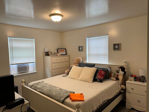 2 Bedroom 1 Bath On Broce Drive | 302 Broce Dr, Blacksburg, VA