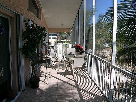 4th image of 385 S Coconut Palm Blvd