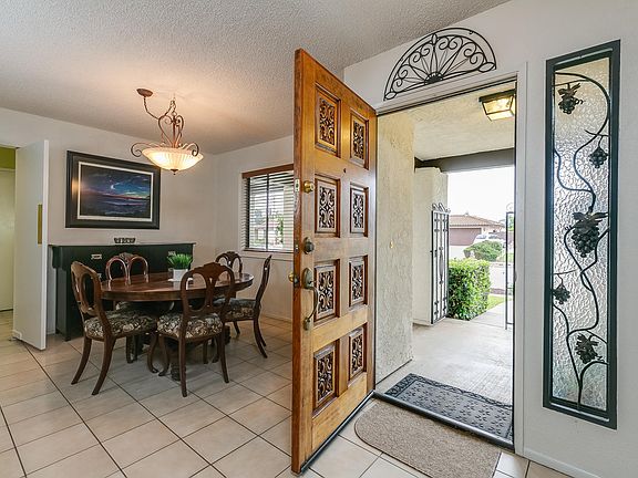 5th image of 646 W Country Dr