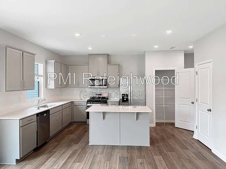 612 Westford Dr — Photo 8