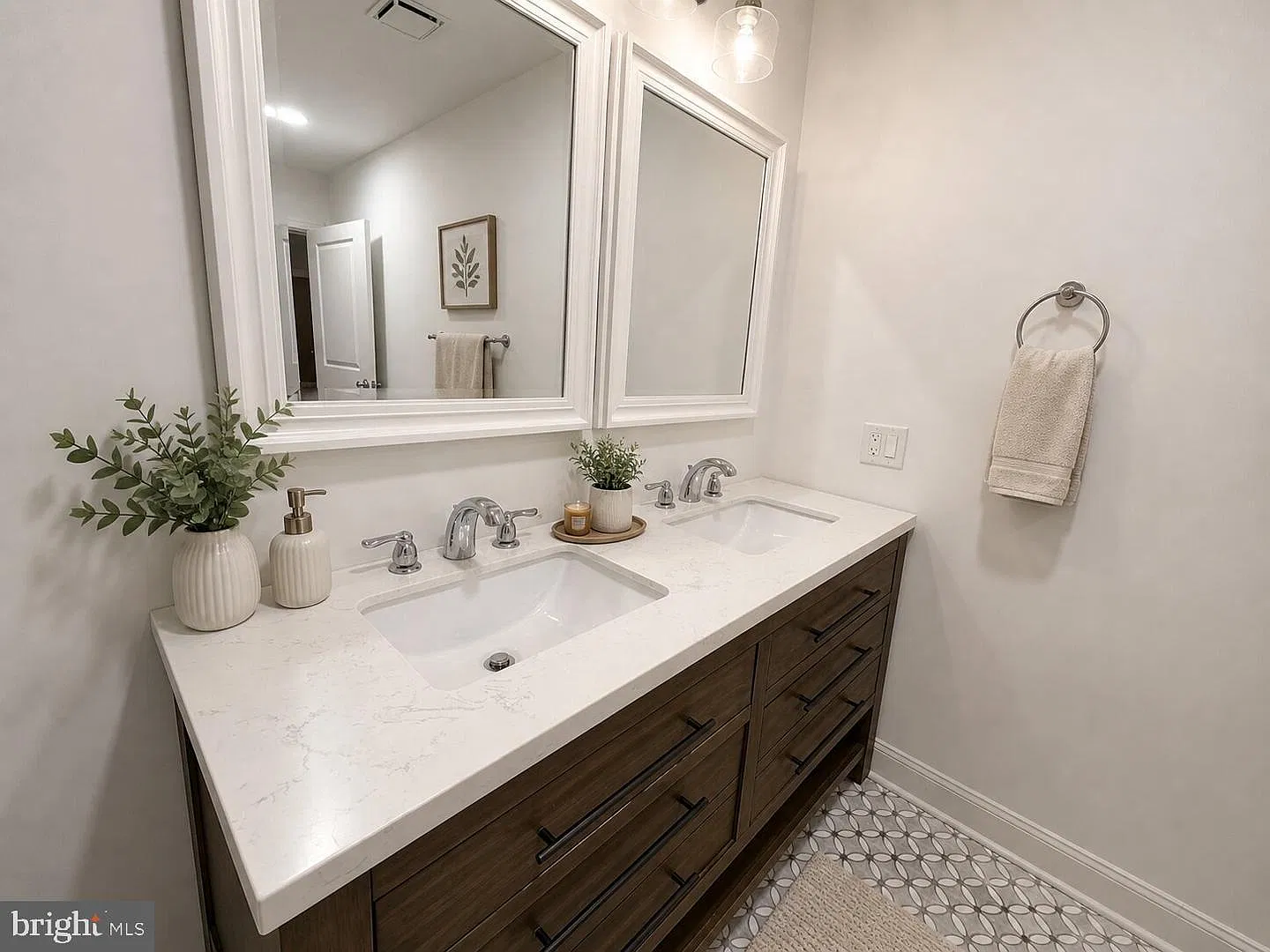 2 bed, 1.0 bath, 830 sqft, $1,795 — Photo 3