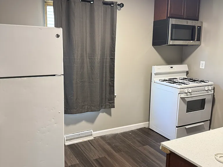 22614 Sharrow Ave — Photo 6
