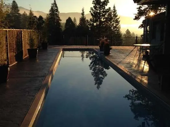 1615 NW Olmar Dr, Grants Pass, OR 97526