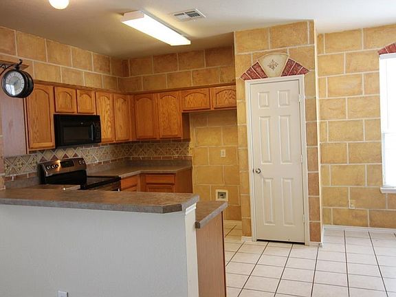 4th image of 1709 Cambridge Dr