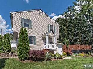 98 Chestnut St, Midland Park, NJ 07432