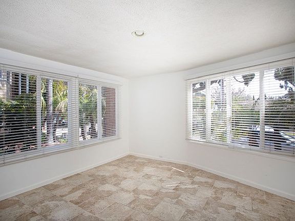 4th image of 334 Palomar Ave