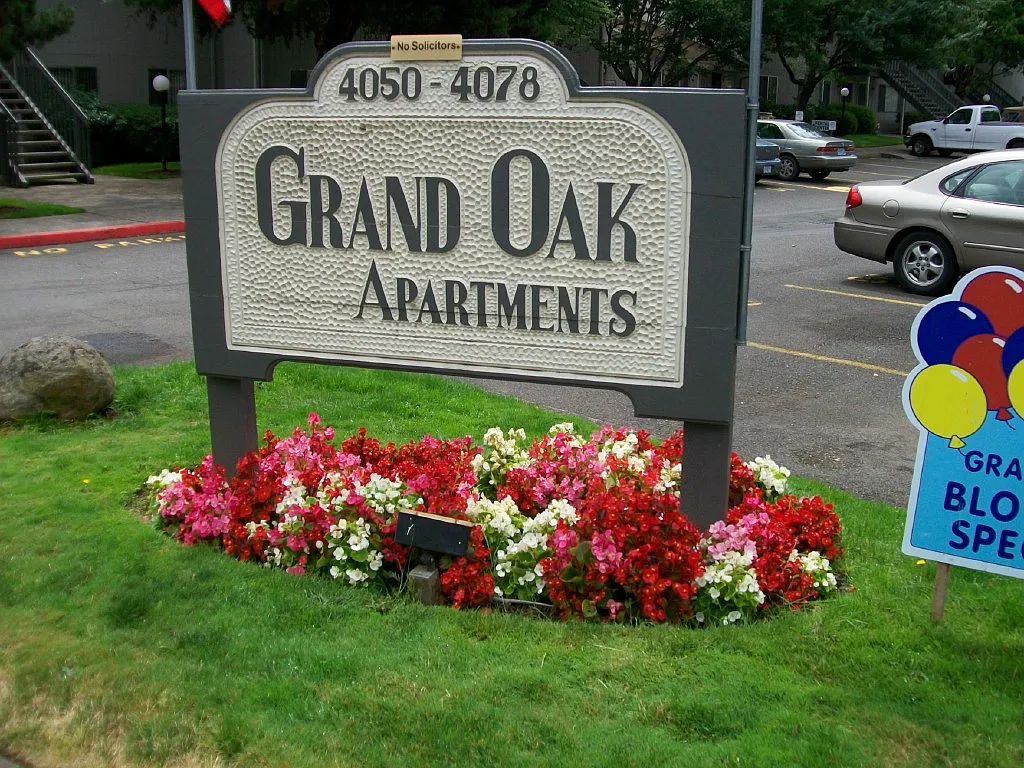 GRAND OAK APARTMENTS — Photo 1