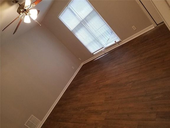 2nd image of 4933 Marion Cir
