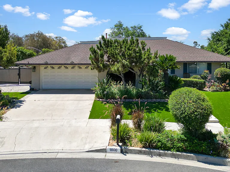 1800 Yermo Pl — Photo 3