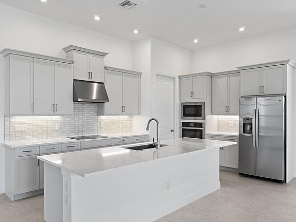 4th image of 10213 SW Latium Way