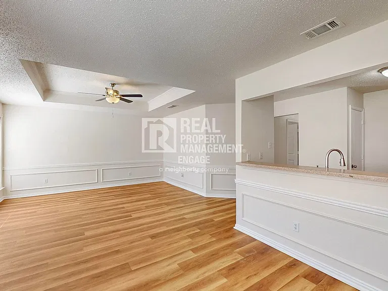 404 Truman Arlington — Photo 8