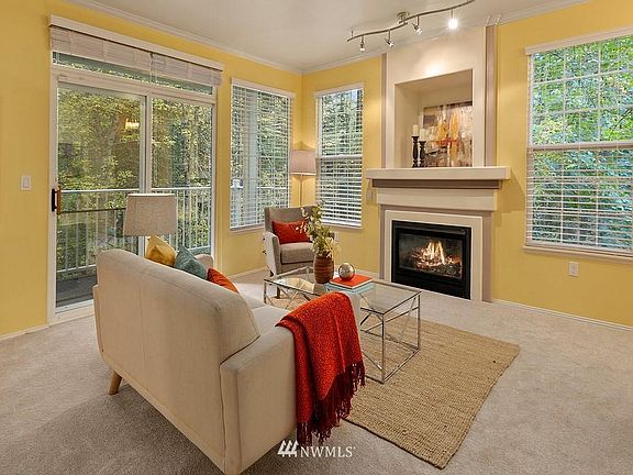2nd image of 25235 SE Klahanie Blvd APT Q204