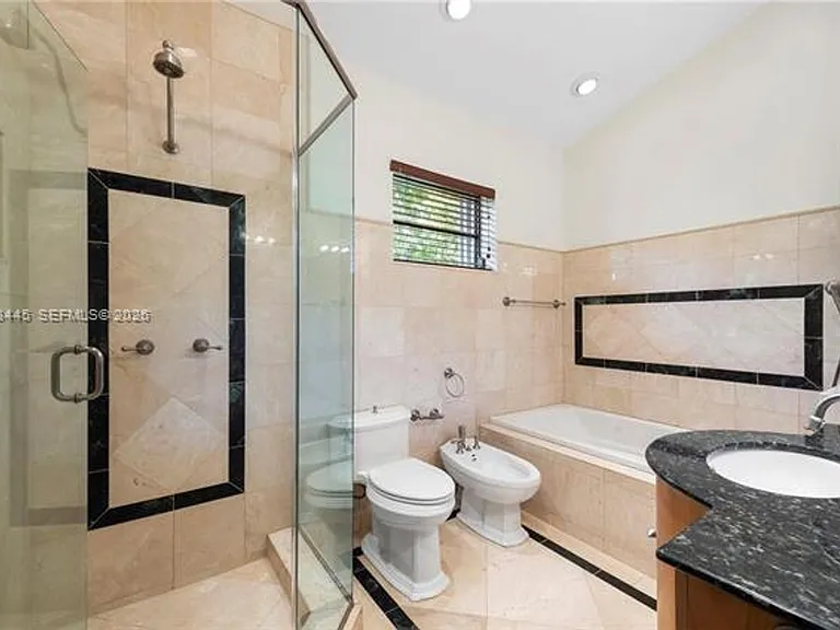 540 S Shore Dr — Photo 32