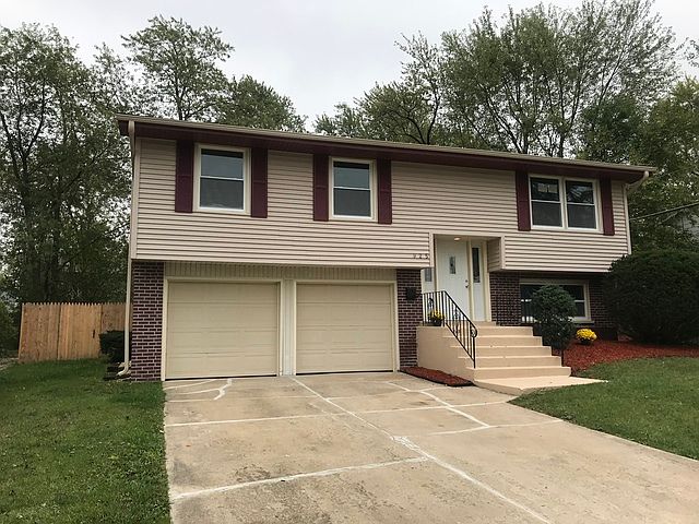 1st image of 925 Blackhawk Dr