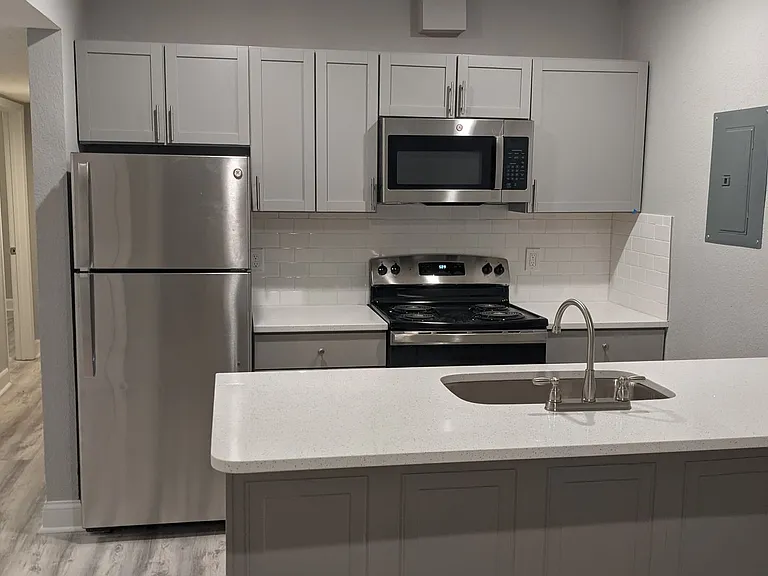 1207 E Armour Blvd — Photo 12