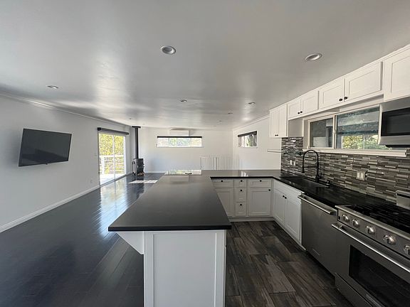 4th image of 6121 Glen Holly St #1/2