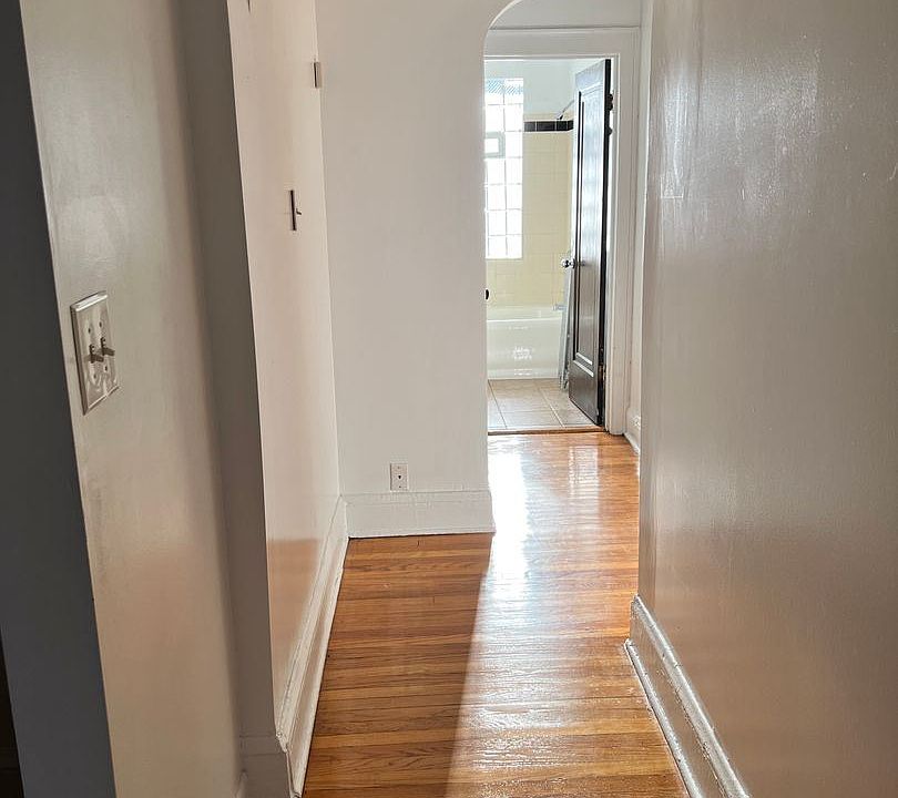 1st image of 5540 N Artesian Ave APT 1B