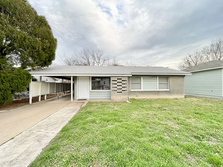 708 Jefferis Ave — Photo 1