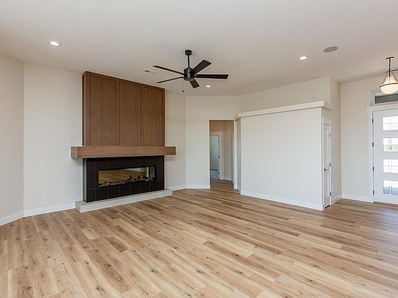 5th image of 2402 Spire Ct
