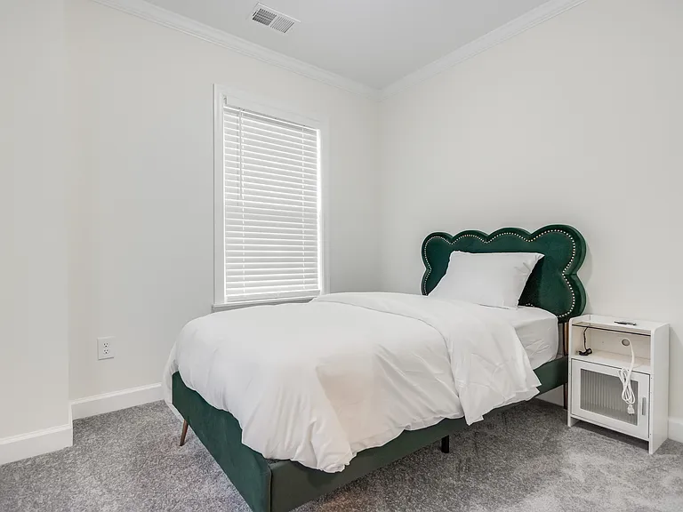 2706 Knox St SE #A — Photo 15