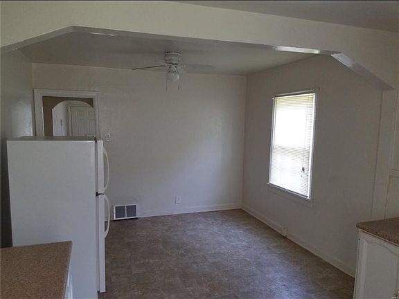 4th image of 7024 Garesche Ave