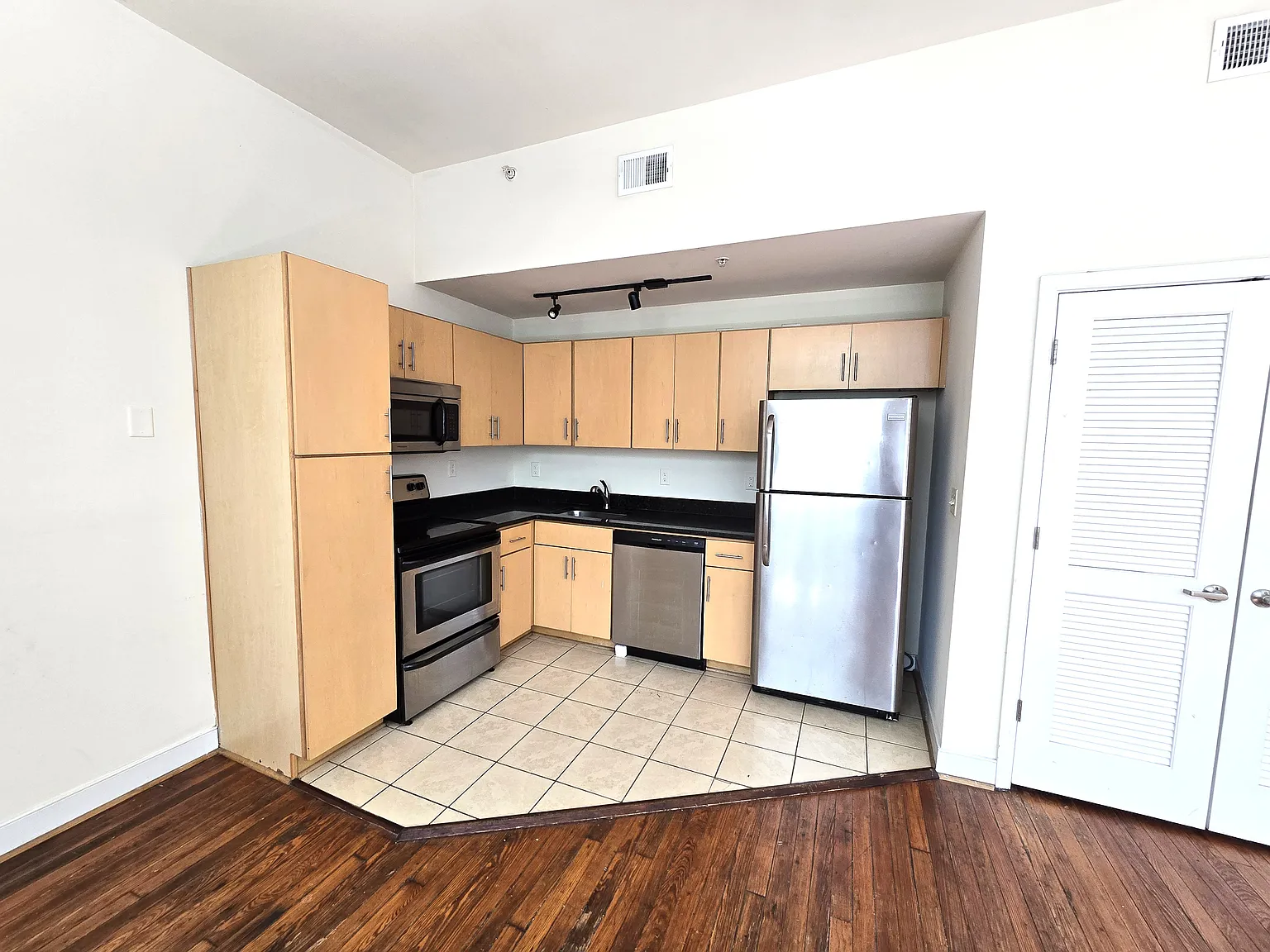 14 W Broad St — Photo 2