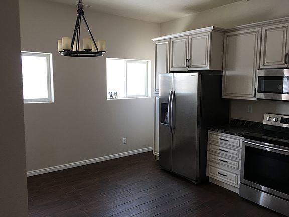 Eating space in kitchen