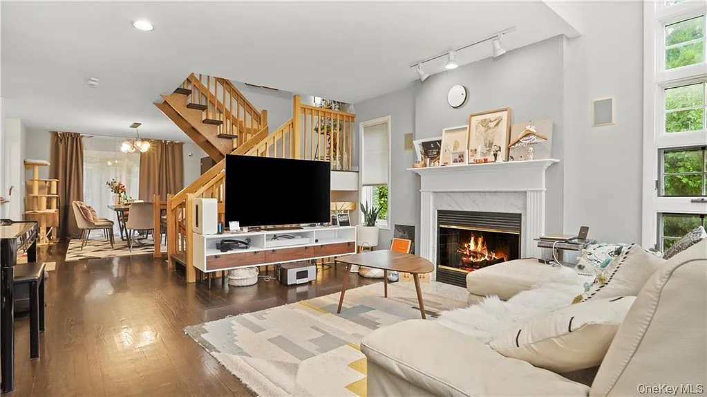 3 bed, 2.5 bath, 2400 sqft, $6,000 — Photo 3