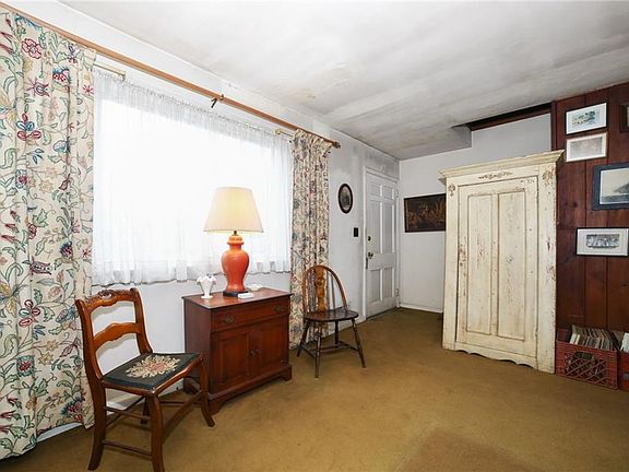 5th image of 632 Harold St