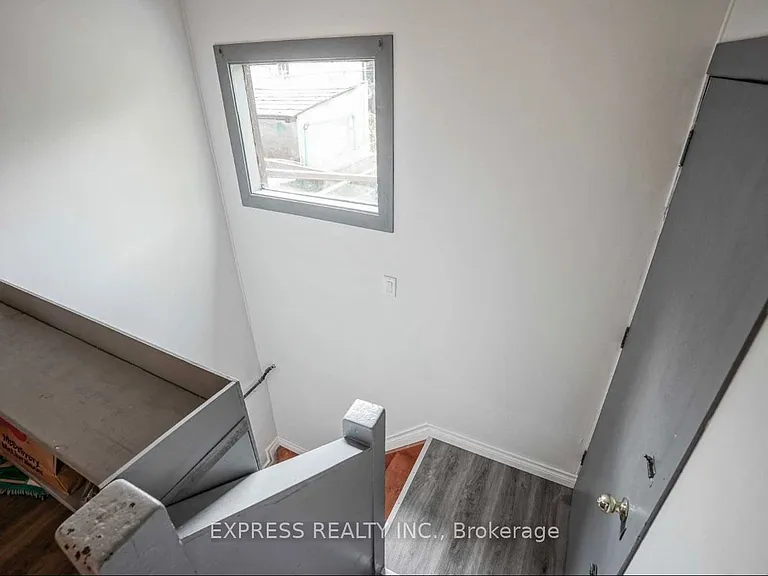 932 Ossington Ave #LOWER — Photo 2