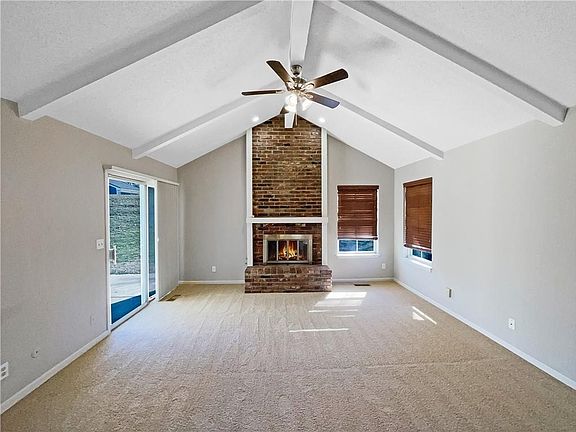 3rd image of 215 NE Bayview Dr