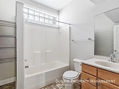 1322 W Clay St — Photo 9