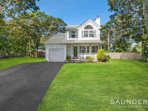 209 Old Wakeman Rd, Hampton Bays, NY 11946