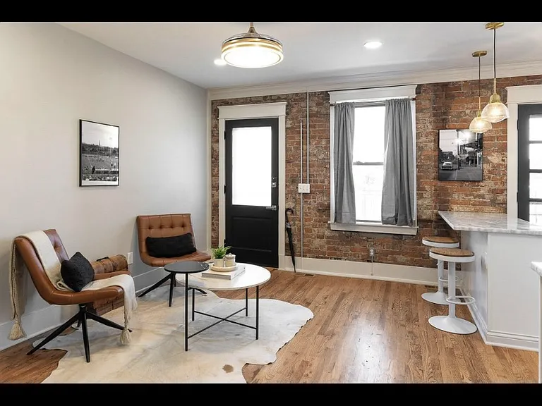 229-235 W 4th St #229 — Photo 3